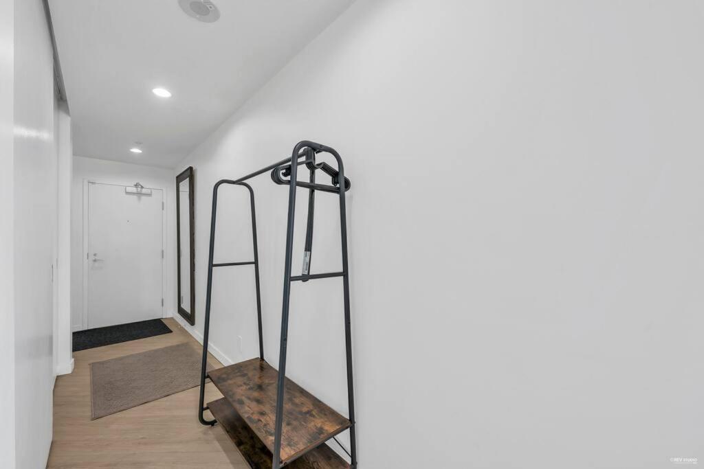 Skyview, 40Th Floor! 2Br Condo In Downtown Ванкувер Экстерьер фото